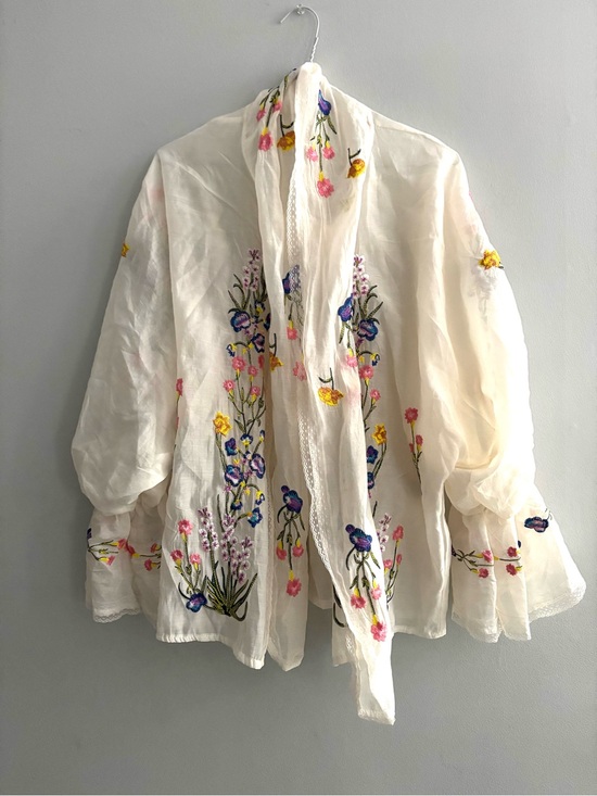 YP Tops - Vintage Embroidered Floral Lightweight Cream Blouse